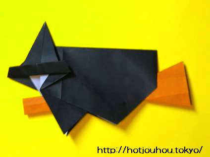 折り紙の魔女の簡単な折り方 ハロウィンに ほうき に乗った魔女 暮らしの情報局