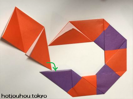 ハロウィンのリースを折り紙で折る方法 こんなに簡単でいいの 暮らしの情報局