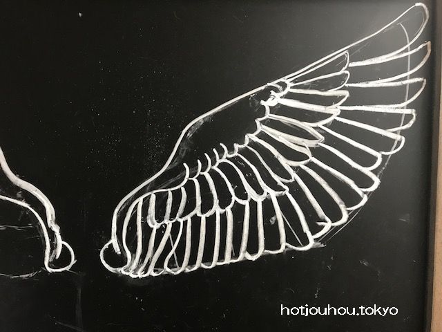 黒板アートで羽の簡単な書き方を紹介します 文化祭や卒業式に 暮らしの情報局
