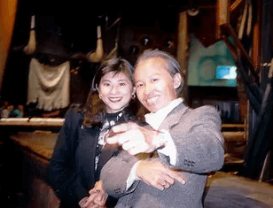 川添象郎さんと川添明子さん