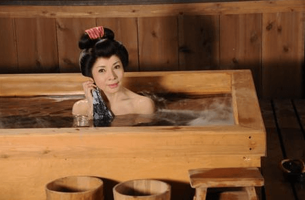 由美かおるさん入浴シーン