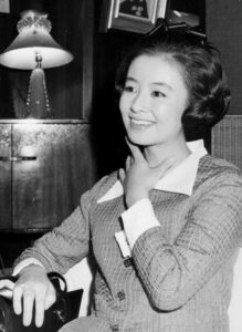 星由里子